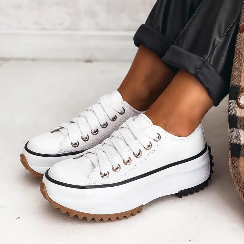 Orthopädische Sneaker mit Fußgewölbeunterstützung