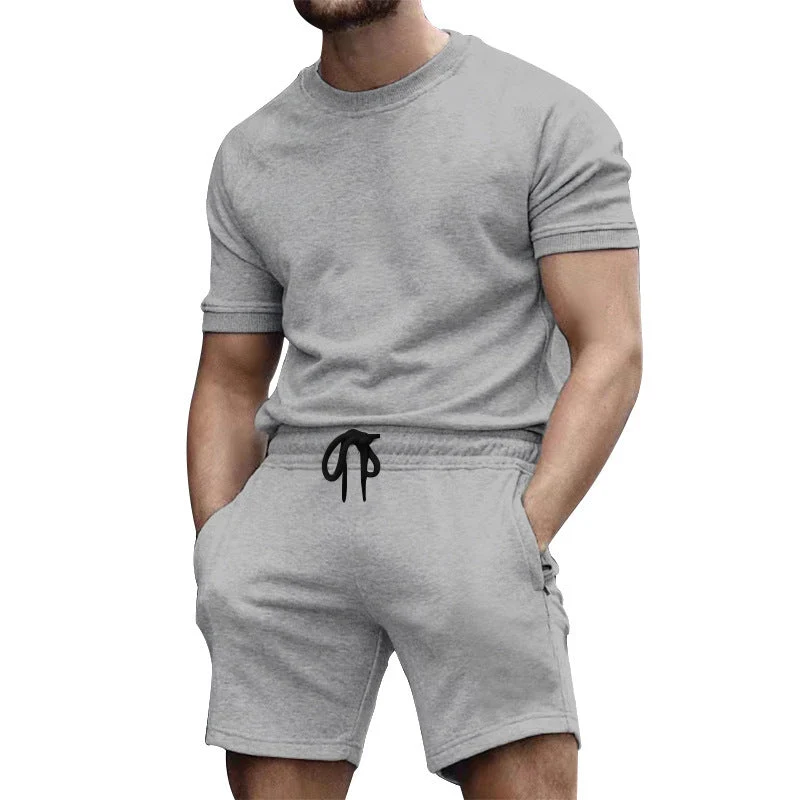 Herren Sportkombination mit kurzärmligem Oberteil und bequemen Shorts