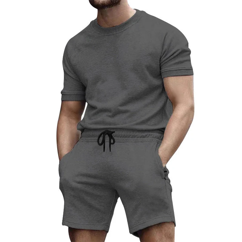 Herren Sportkombination mit kurzärmligem Oberteil und bequemen Shorts