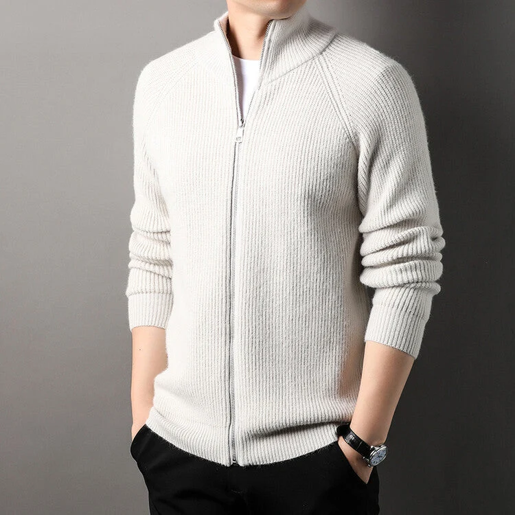 Herren Strickjacke mit hohem Kragen und unauffälligem Reißverschluss