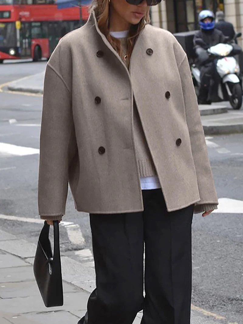 Stilvolle und Bequeme Oversized Damenjacke mit Knopfverschluss