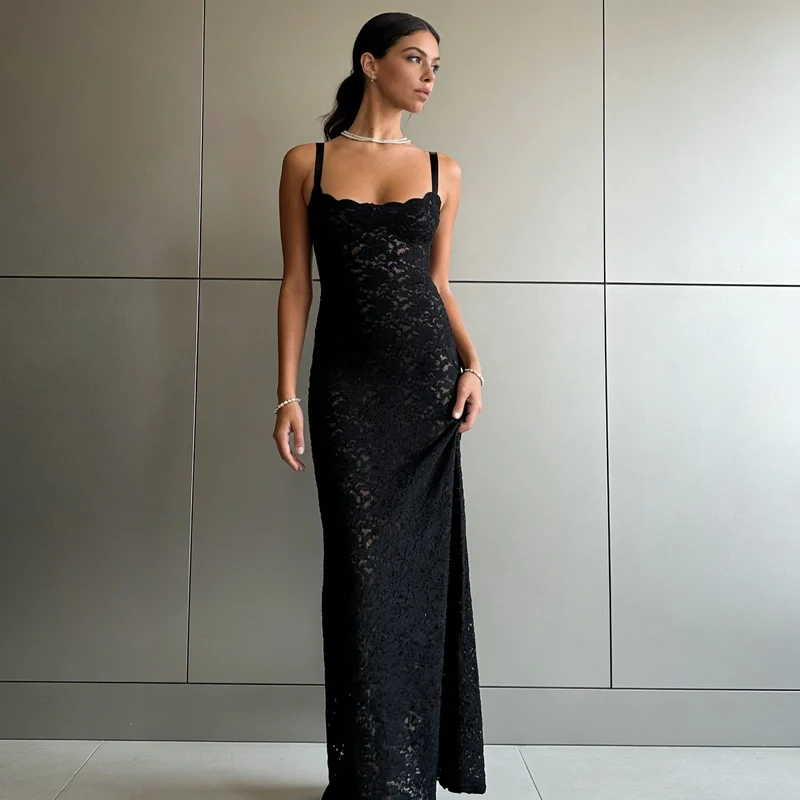 Damen Elegantes Spitzenkleid mit skulpturalem Oberteil und raffinierten Seitenschlitzen Nord Taschen