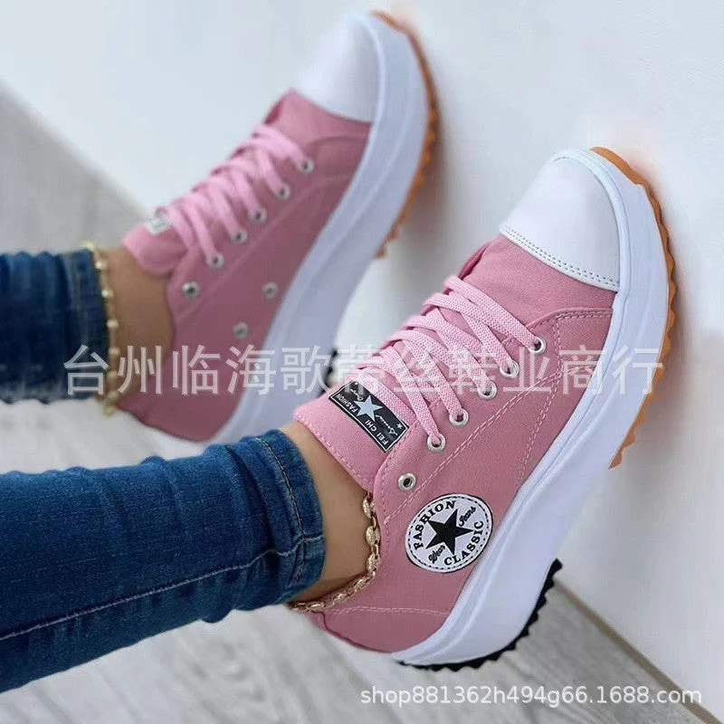 Damen Plateau-Sneaker mit modischen Details und rutschfester Laufsohle