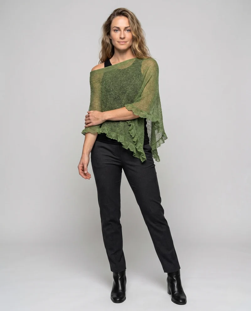 Damen Luftiger Poncho aus feinem Strickmaterial