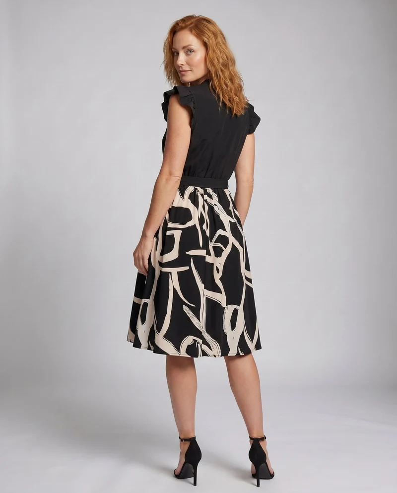 Damen Kleid mit V-Ausschnitt und Rüschendetails