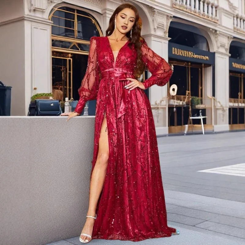 Damen Glamouröses Abendkleid mit schimmernden Pailletten und tiefem Schlitz