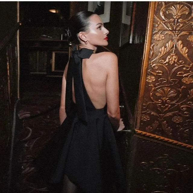 Ausgestelltes Cocktailkleid aus Satin