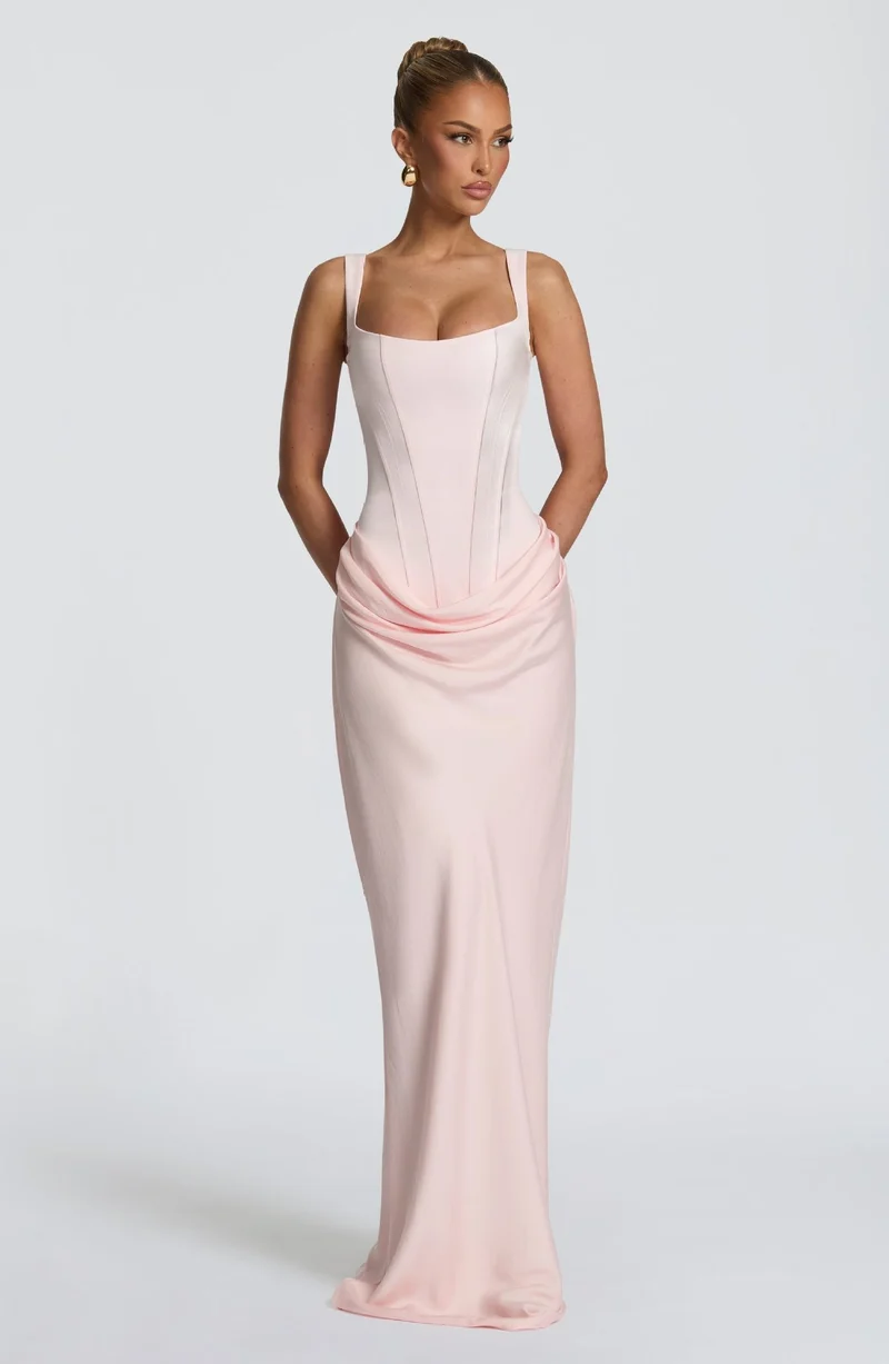 Damen Elegantes Maxikleid mit figurbetonendem Schnitt und raffiniertem Faltenwurf