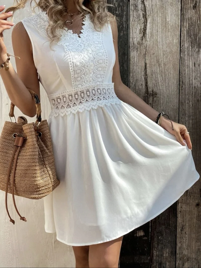 Damen Sommerkleid mit Spitzenakzenten und fließendem Schnitt