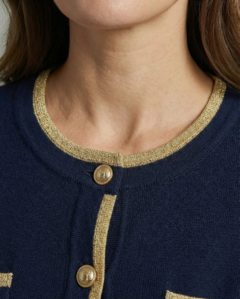 Edles Strick-Zweiteiler mit kurzem Knopfcardigan und hochtaillierter Weitbein-Hose