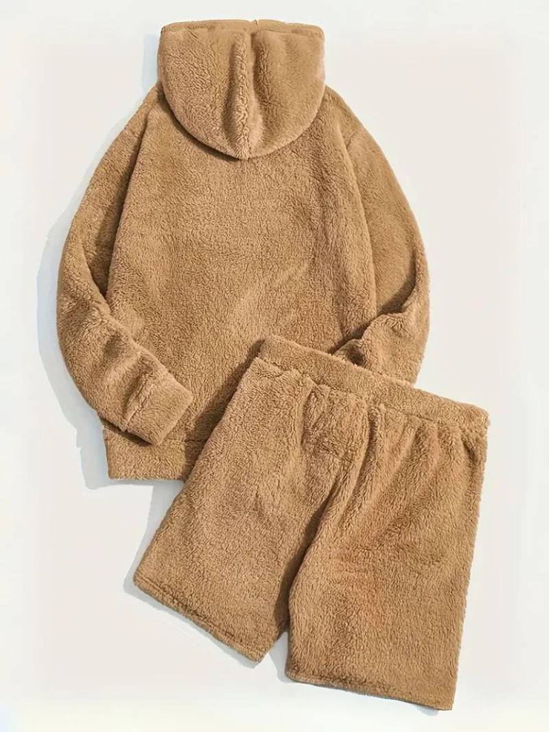 Fluffy Hoodie und Shorts