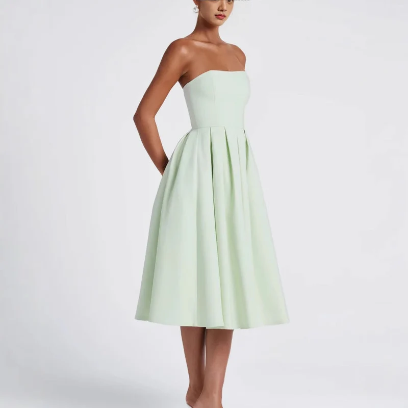 Damen A-Linien Abendkleid mit tiefem Wasserfallausschnitt und elegantem Plissee