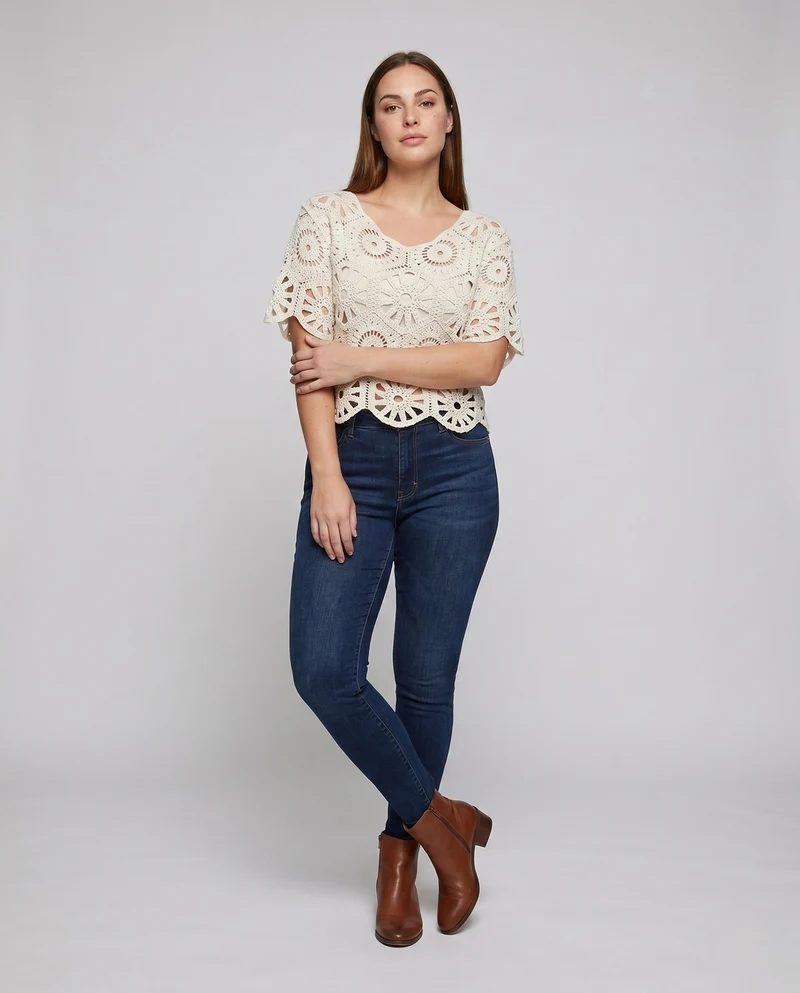 Damen Häkeloberteil mit floralen Mustern und luftigen Details
