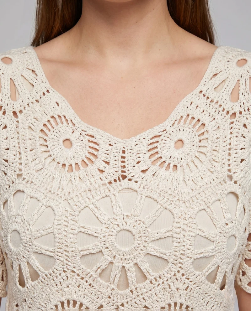 Damen Häkeloberteil mit floralen Mustern und luftigen Details