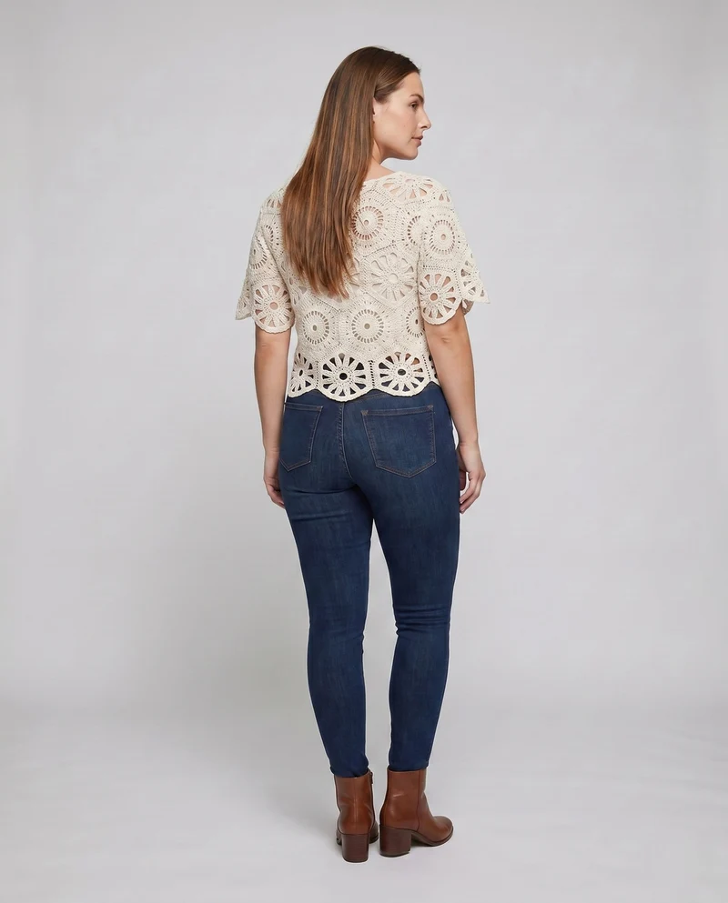 Damen Häkeloberteil mit floralen Mustern und luftigen Details