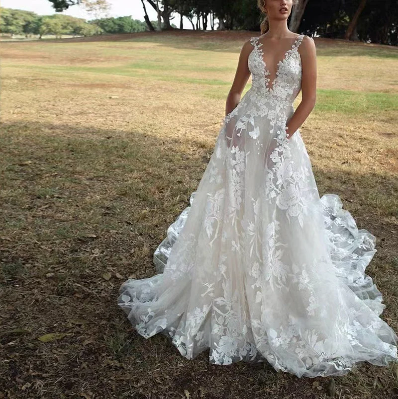 Damen Hochzeitskleid mit aufwendiger Spitze