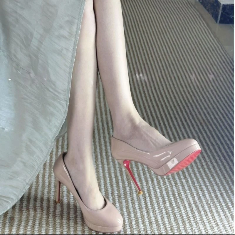 Damen glänzende Stiletto Pumps mit hoher Absatzform