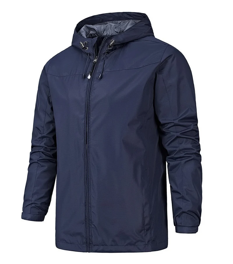 Wasser- und winddichte Jacke mit Kapuze