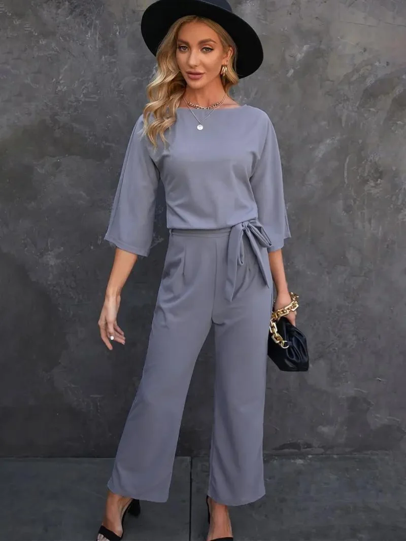 Stylischer Jumpsuit mit Gürtel