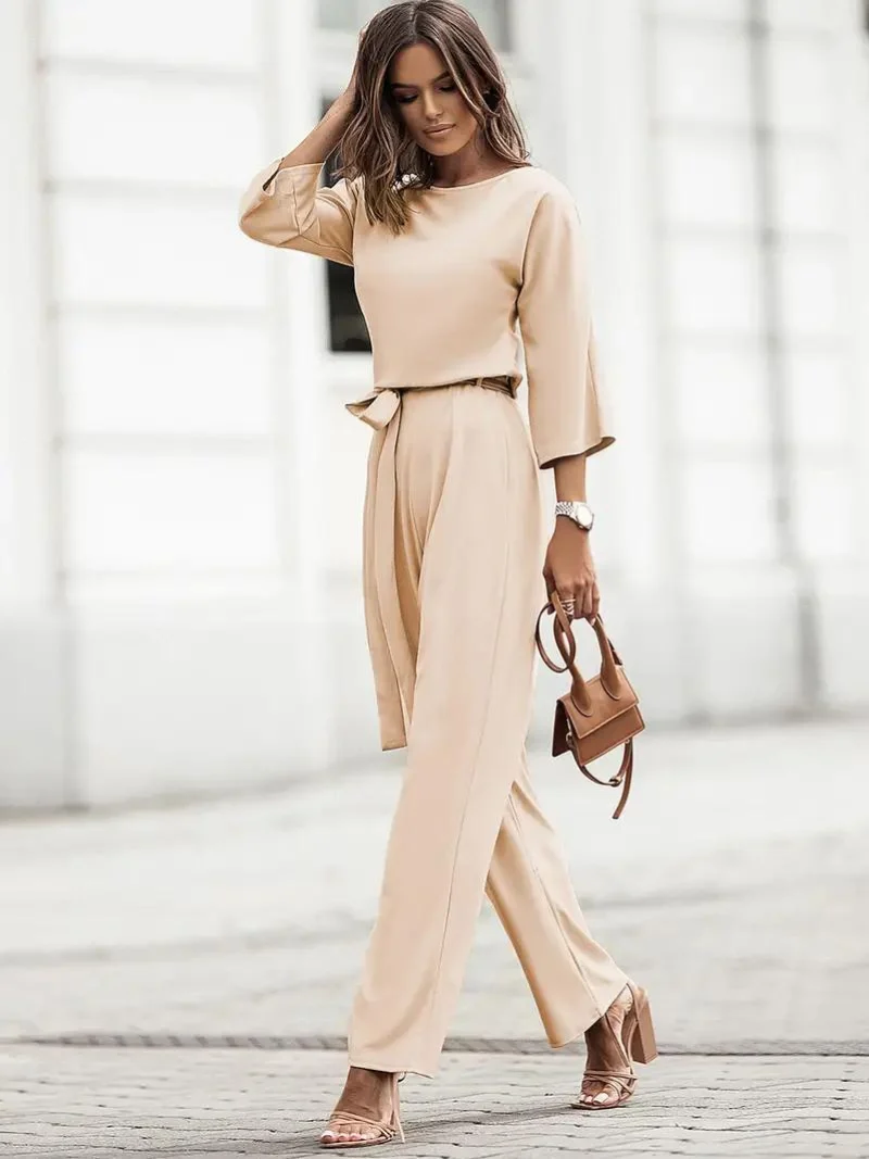 Stylischer Jumpsuit mit Gürtel