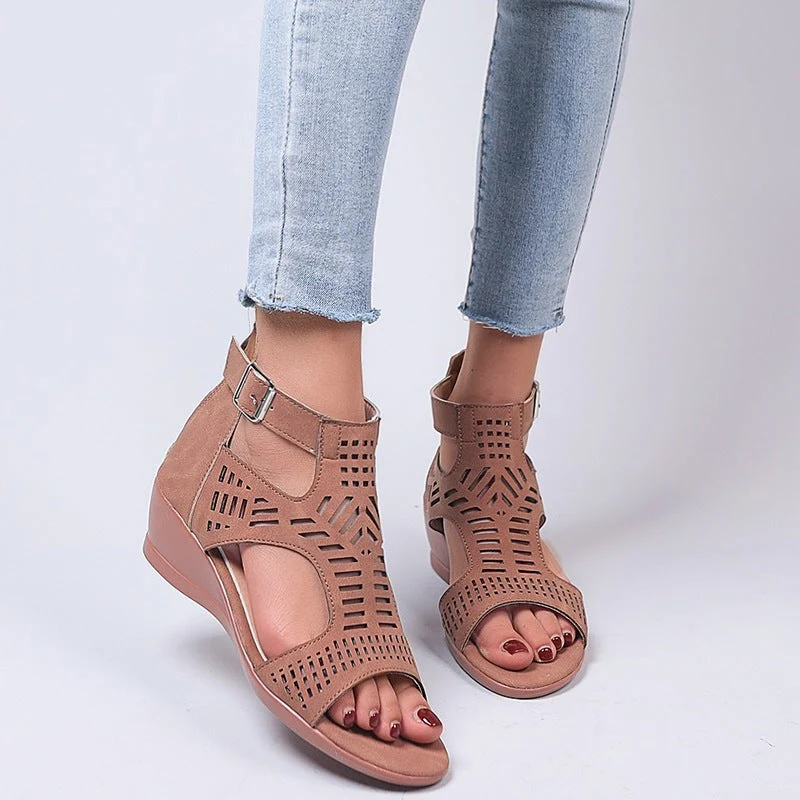 Damen Keil-Sandalen mit modischem Lochdesign und verstellbarem Riemen