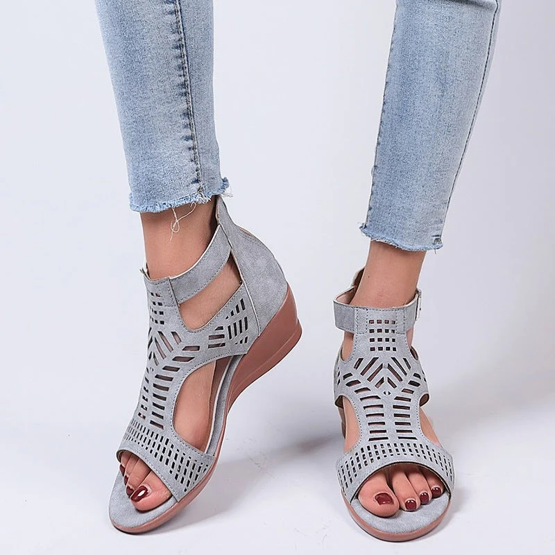 Damen Keil-Sandalen mit modischem Lochdesign und verstellbarem Riemen