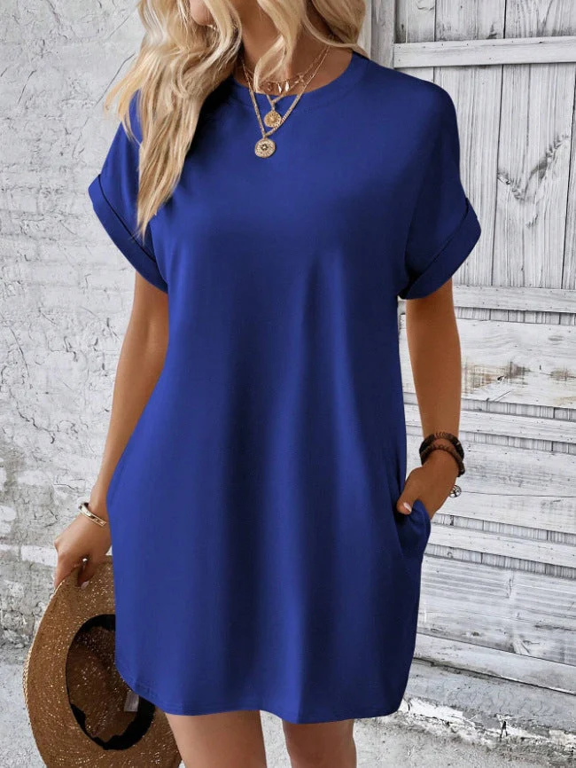 Lässiges einfarbiges Kleid mit Rundhalsausschnitt