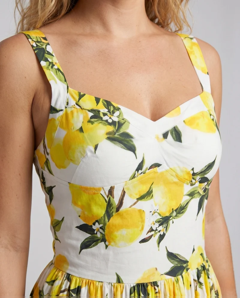 Damen Maxikleid mit erfrischendem Zitronenprint und schwingendem Saum