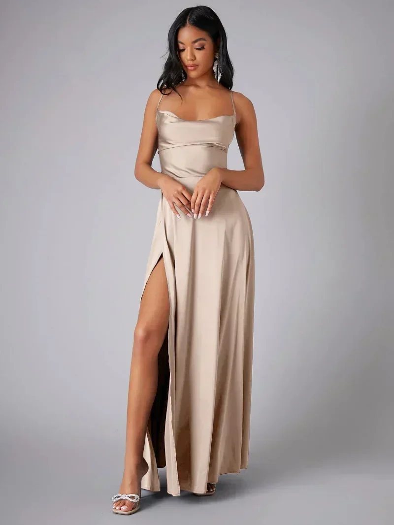 Elegantes Maxikleid Aus Satin