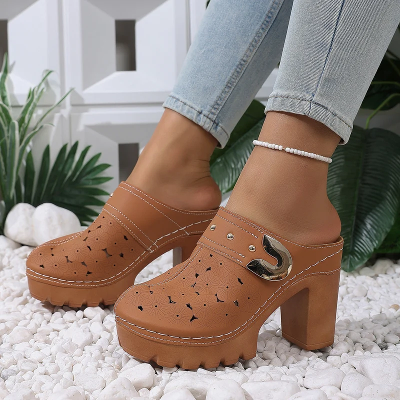 Damen modische Clogs mit perforiertem Design und elegantem Blockabsatz