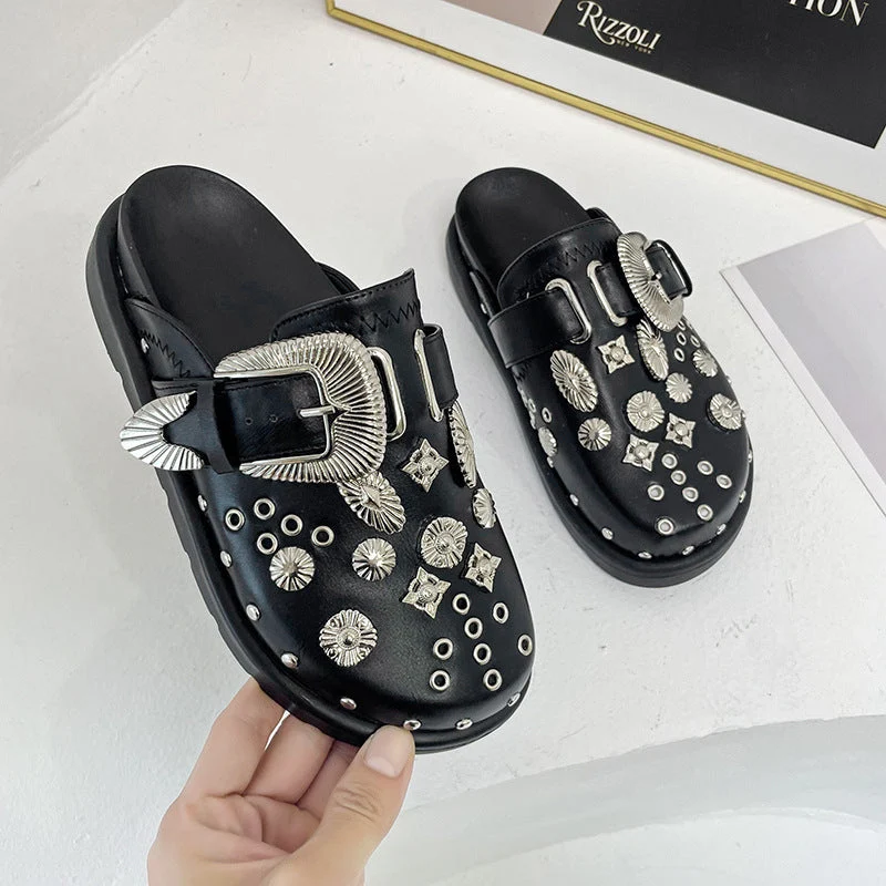 Damen nan verzierte Schlupf-Clogs mit metallischen Conchos, großer Zierschnalle und ergonomischem Fußbett