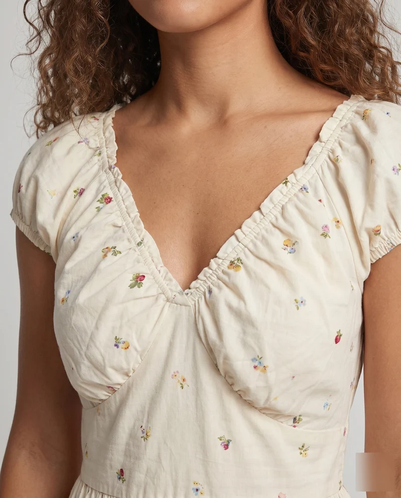 Damen Maxikleid mit verspielten Rüschendetails und floralem Muster