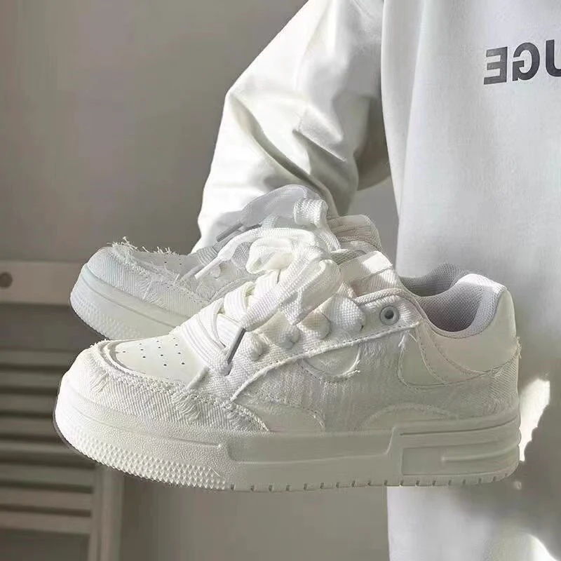 Damen Sneakers mit texturiertem Obermaterial und dämpfender Sohle