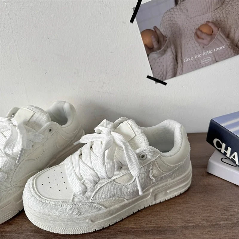 Damen Sneakers mit texturiertem Obermaterial und dämpfender Sohle