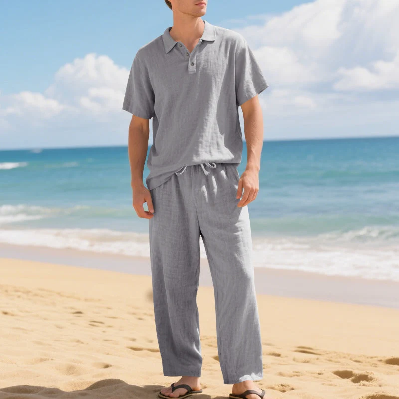 Herren nan luftiges Leinen-Ensemble mit Polokragen und regulierbarer Bundhose