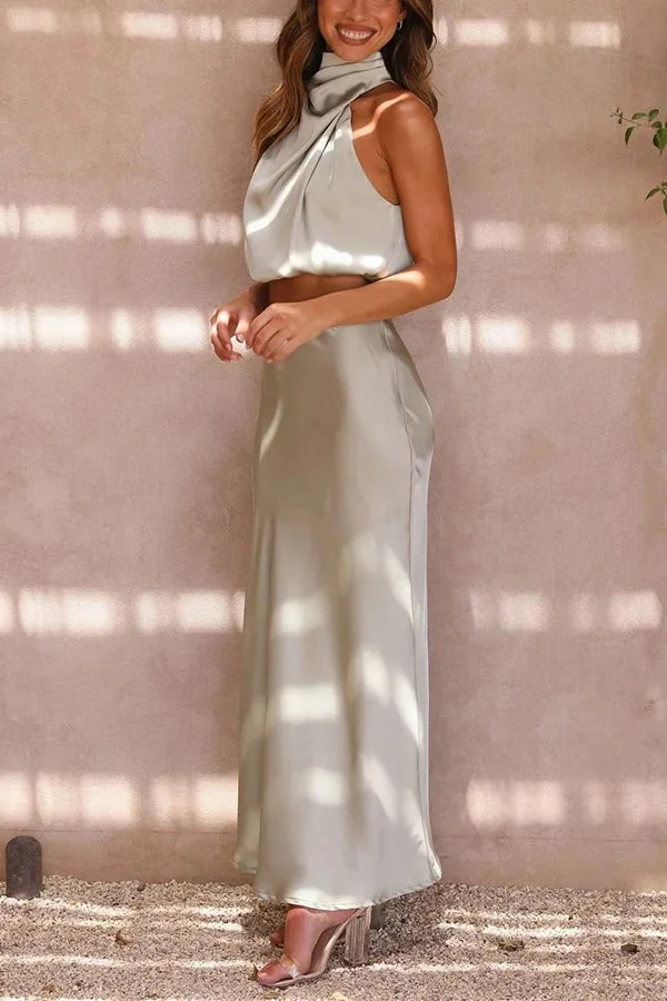 Solch Eine Stimmung Hochgeschlossene Satin Drapiert Maxirock Set