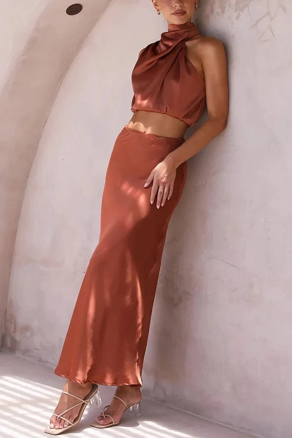 Solch Eine Stimmung Hochgeschlossene Satin Drapiert Maxirock Set