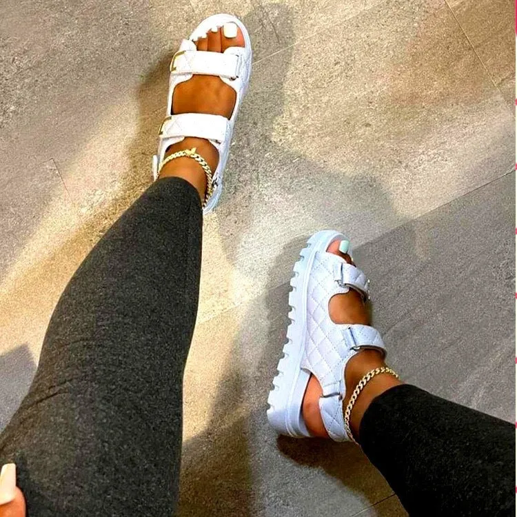Damen Trendige Sandalen im modernen Design