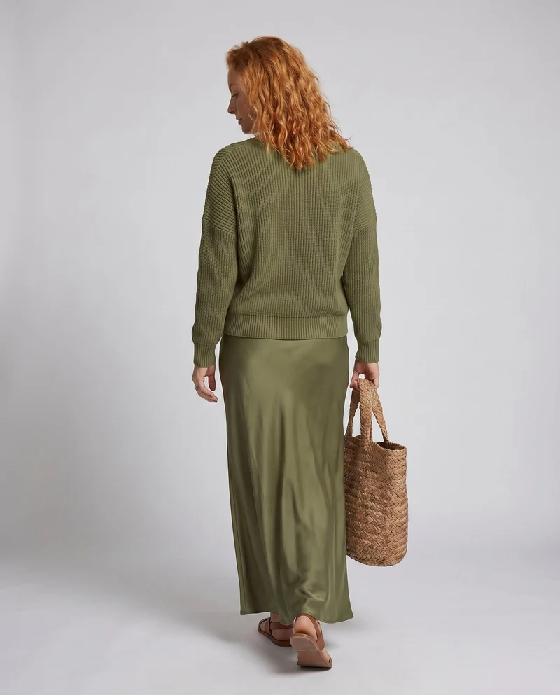 Damen Elegantes Maxikleid aus fließendem Satin mit tiefem V-Ausschnitt