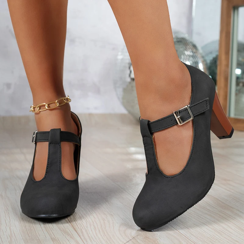 Damen T-strap Pumps mit eleganter Absatzhöhe und verstellbarem Riemen