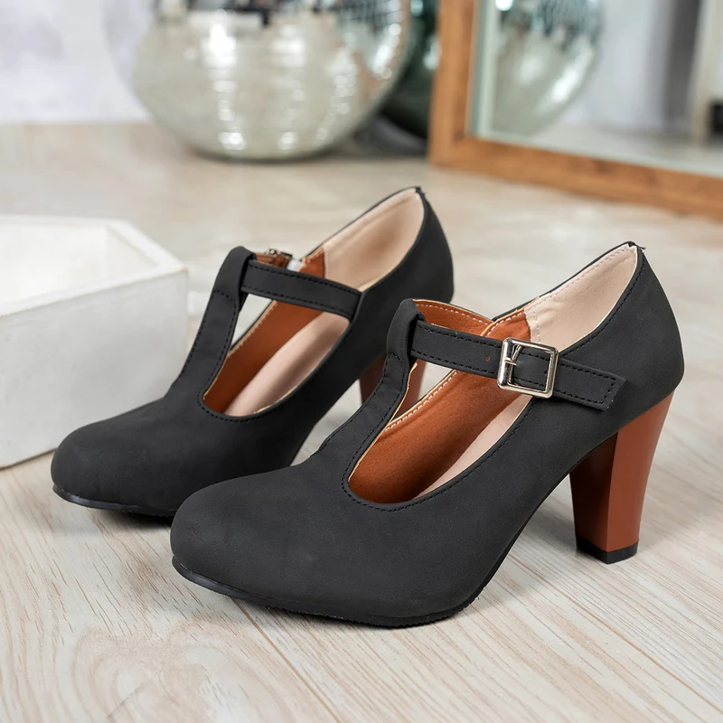 Damen T-strap Pumps mit eleganter Absatzhöhe und verstellbarem Riemen