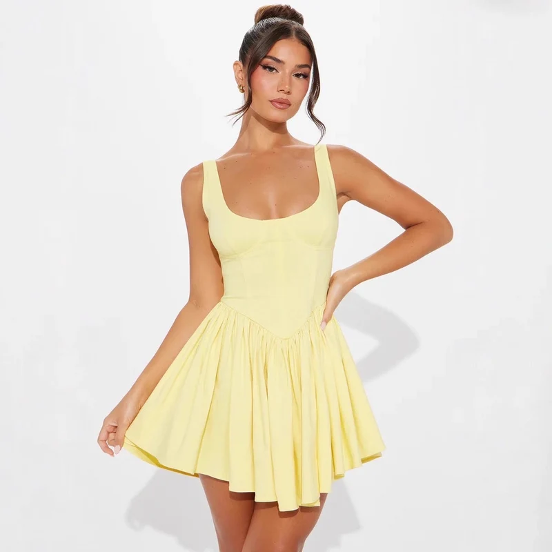 Damen Minikleid mit figurbetontem Oberteil und schwingendem Rock