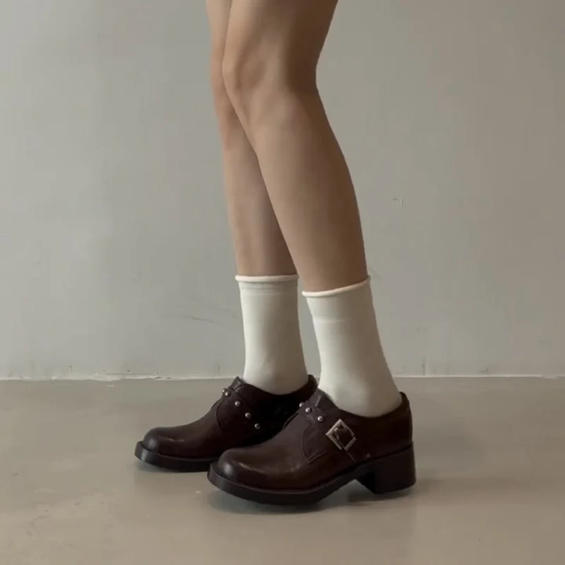 Damen Stiefeletten mit dekorativer Schnalle und robustem Blockabsatz
