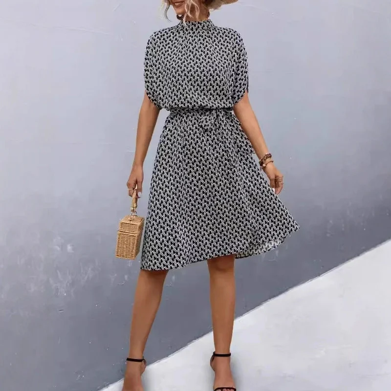 Damen Midikleid mit elegantem Bindegürtel und modischem Stehkragen