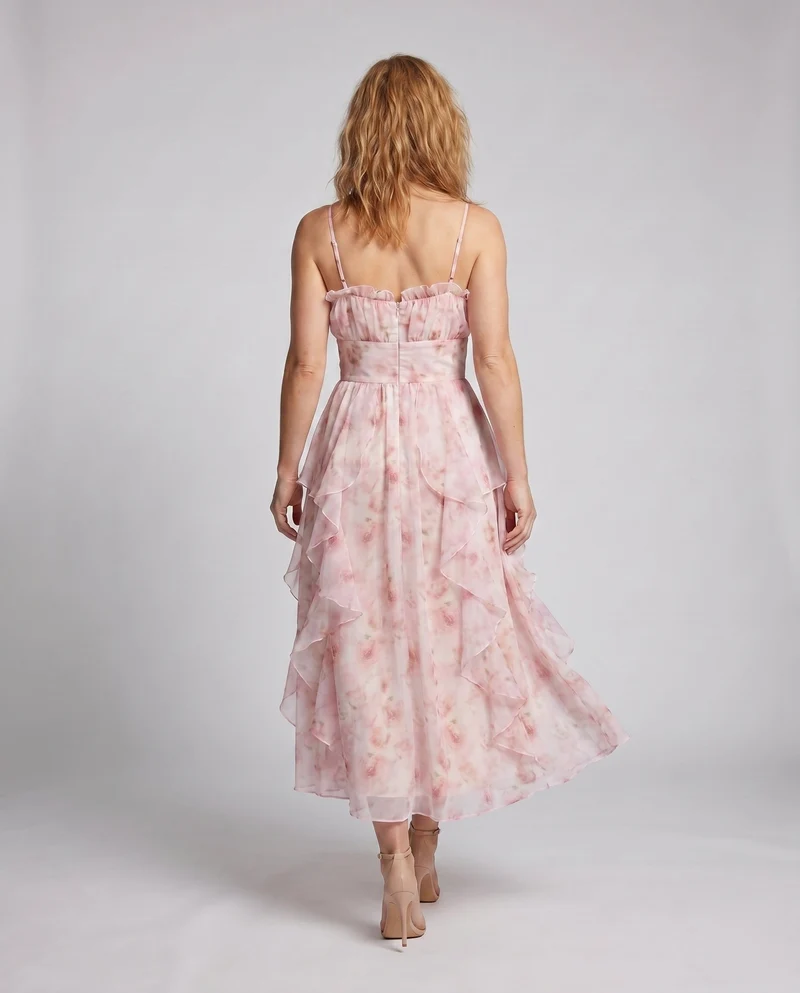 Damen Maxikleid mit fließendem Rock und verspielten Rüschendetails