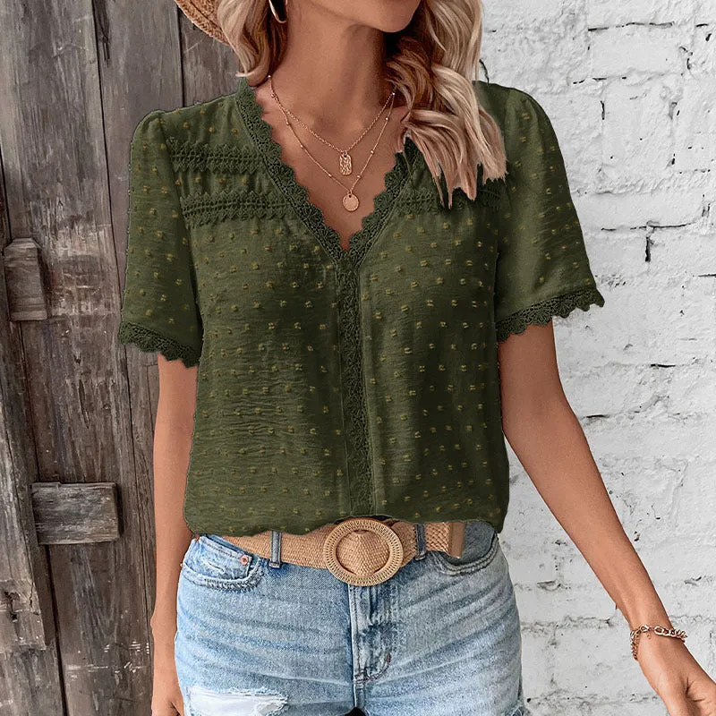 Damen Bluse mit zarten Spitzenakzenten und modernem V-Ausschnitt