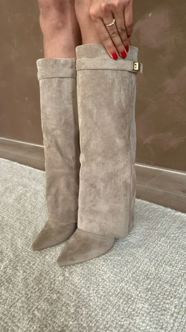 Hochwertige kniehohe Stiefel aus Wildleder