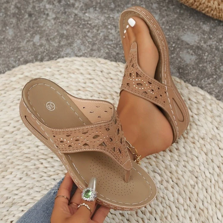 Damen Komfortable Zehentrenner-Sandalen mit floralem Schnitt