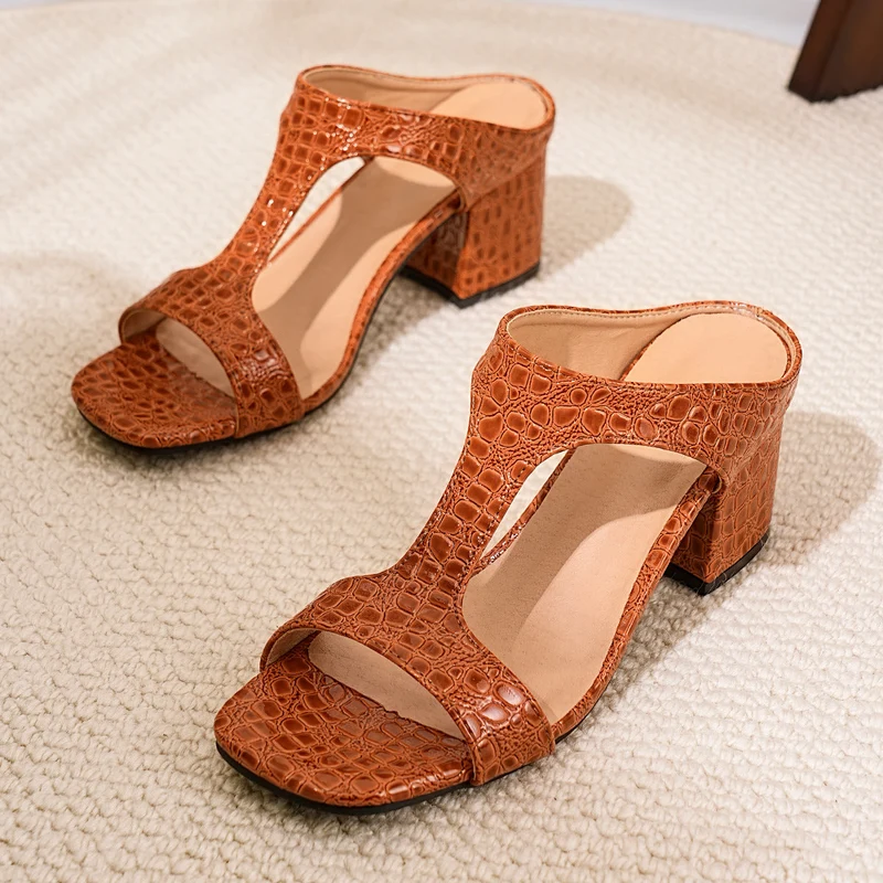 Damen Blockabsatz Sandalen mit elegantem Cut-Out-Design und strukturiertem Obermaterial