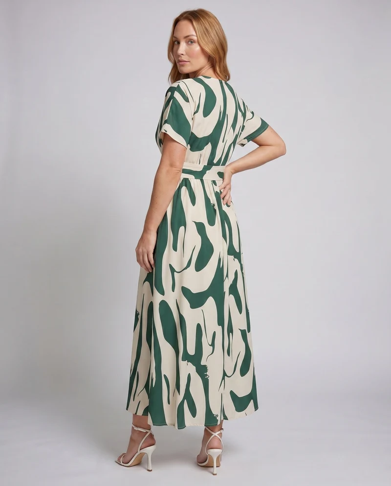 Damen Maxikleid mit elegantem Wickeldesign und grafischem Muster